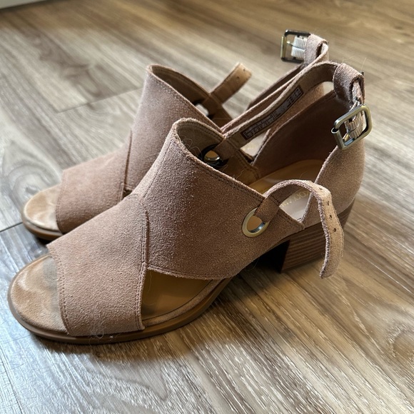 UGG Koolaburra Kaiah taupe suede cut out booties shooties with small block heel - Picture 2 of 7